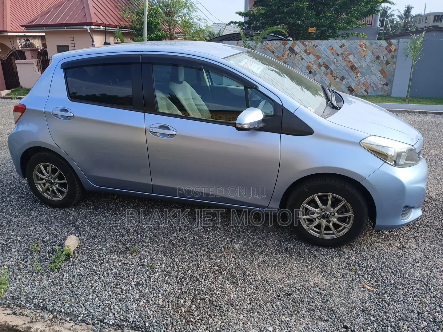 Toyota Vitz 1.3 FWD 3dr 2013 Blue