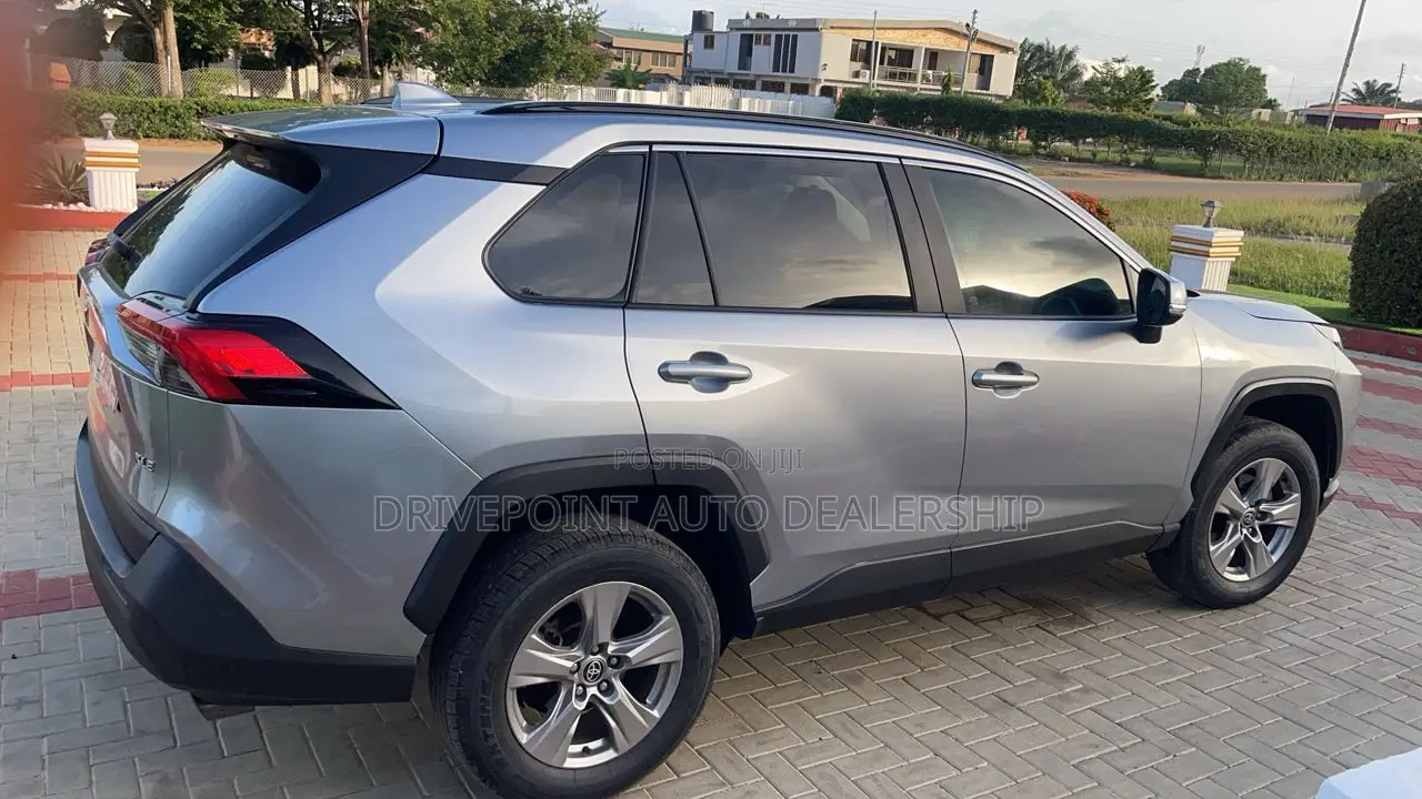 Toyota RAV4 XLE AWD 2023 Gray
