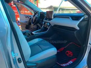 Toyota RAV4 XLE AWD 2023 Gray