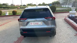 Toyota RAV4 XLE AWD 2023 Gray