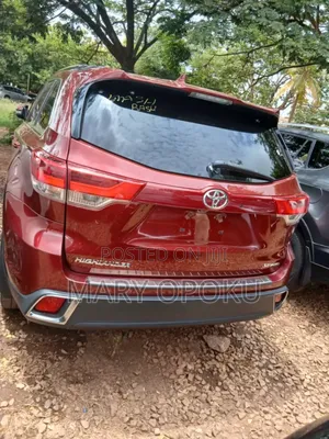 Toyota Highlander SE 4x4 V6 (3.5L 6cyl 8A) 2018 Red