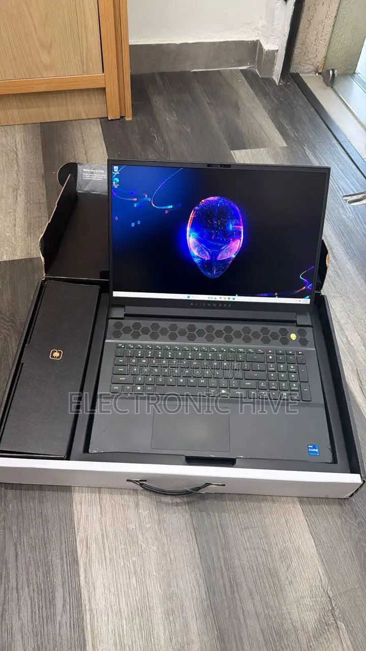 New Laptop Alienware M18 R2 16GB Intel Core i7 SSD 1T