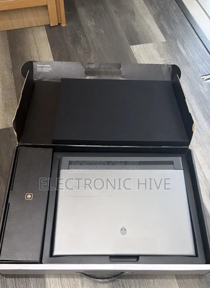New Laptop Alienware M18 R2 16GB Intel Core i7 SSD 1T