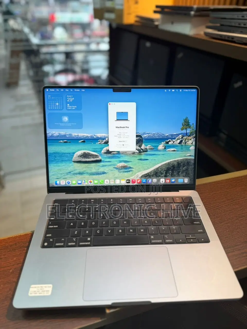 Laptop Apple MacBook Pro 2023 M3 14-inch 16GB Apple M3 Pro SSD 512GB