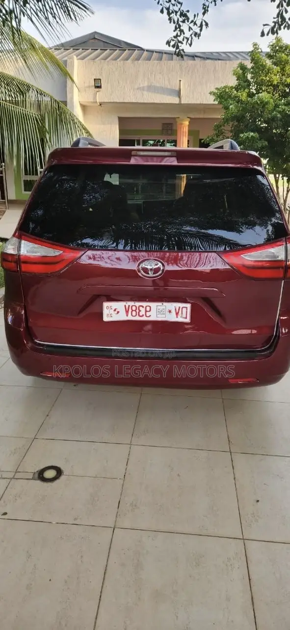 Toyota Sienna Limited Premium 7 Passenger (3.5L 6cyl 8A) 2016 Red