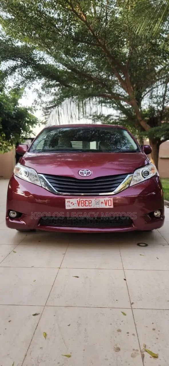 Toyota Sienna Limited Premium 7 Passenger (3.5L 6cyl 8A) 2016 Red