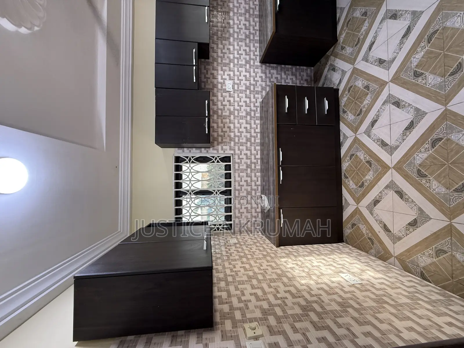 2bdrm Apartment in Mr Justice Estate, Bortiano for rent