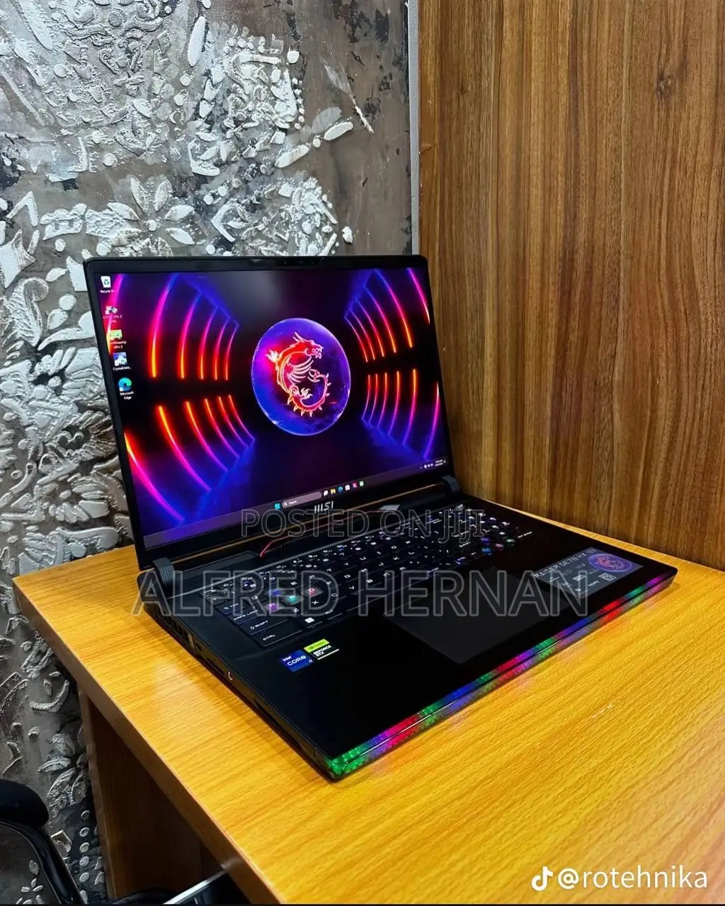 Laptop MSI Raider GE68HX 13VI-202US 32GB Intel Core i9 SSD 1T