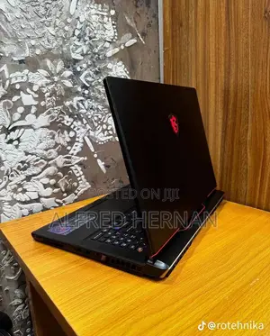Laptop MSI Raider GE68HX 13VI-202US 32GB Intel Core i9 SSD 1T