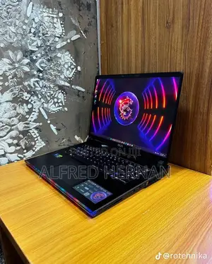 Laptop MSI Raider GE68HX 13VI-202US 32GB Intel Core i9 SSD 1T