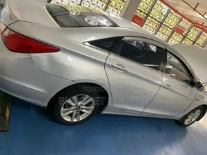 Hyundai Sonata SE 2.0T Sedan FWD (2.0L 4cyl 6A) 2012 Silver