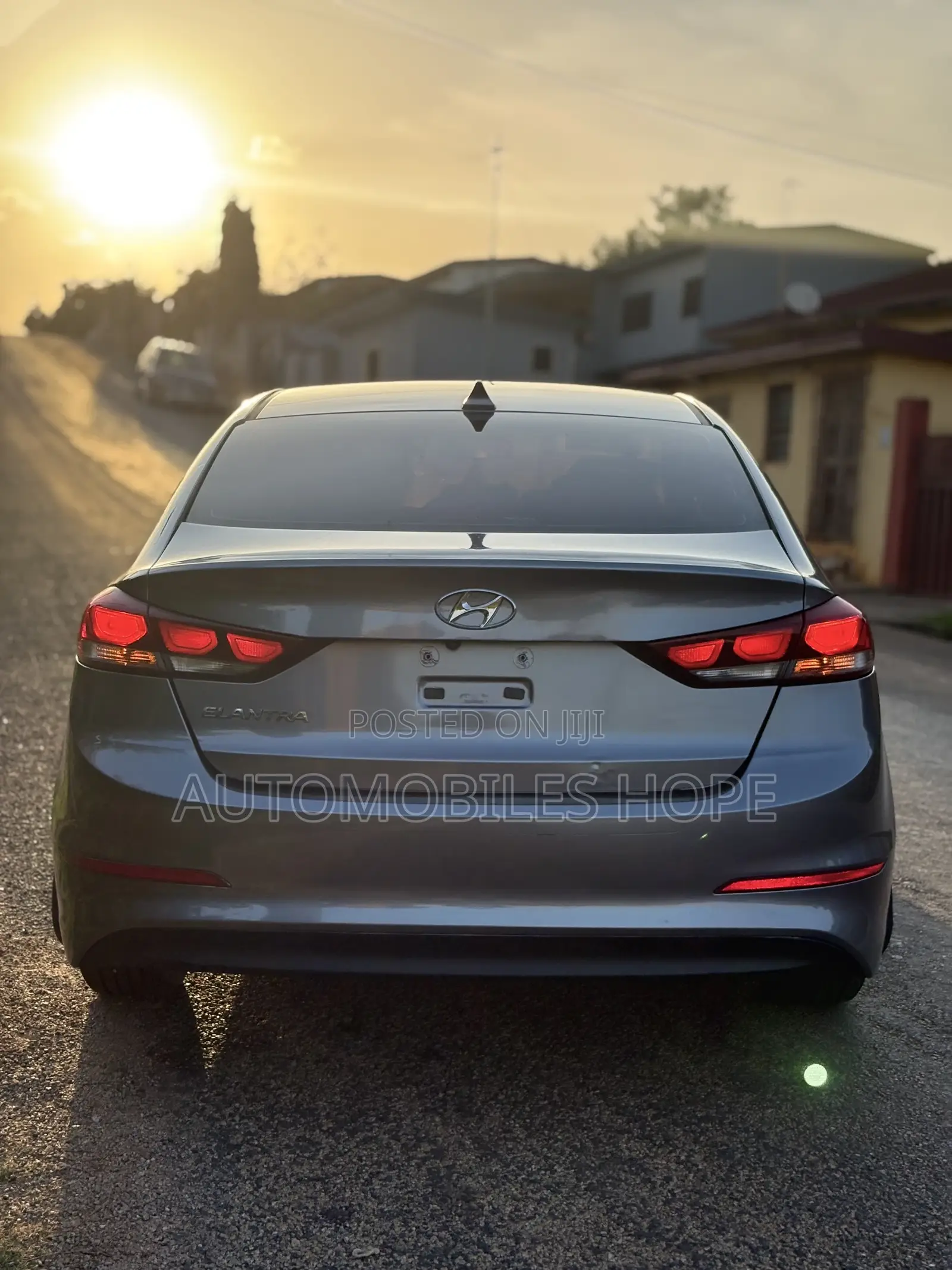 Hyundai Elantra SE Sedan FWD (2.0L 4cyl 6M) 2017 Gray