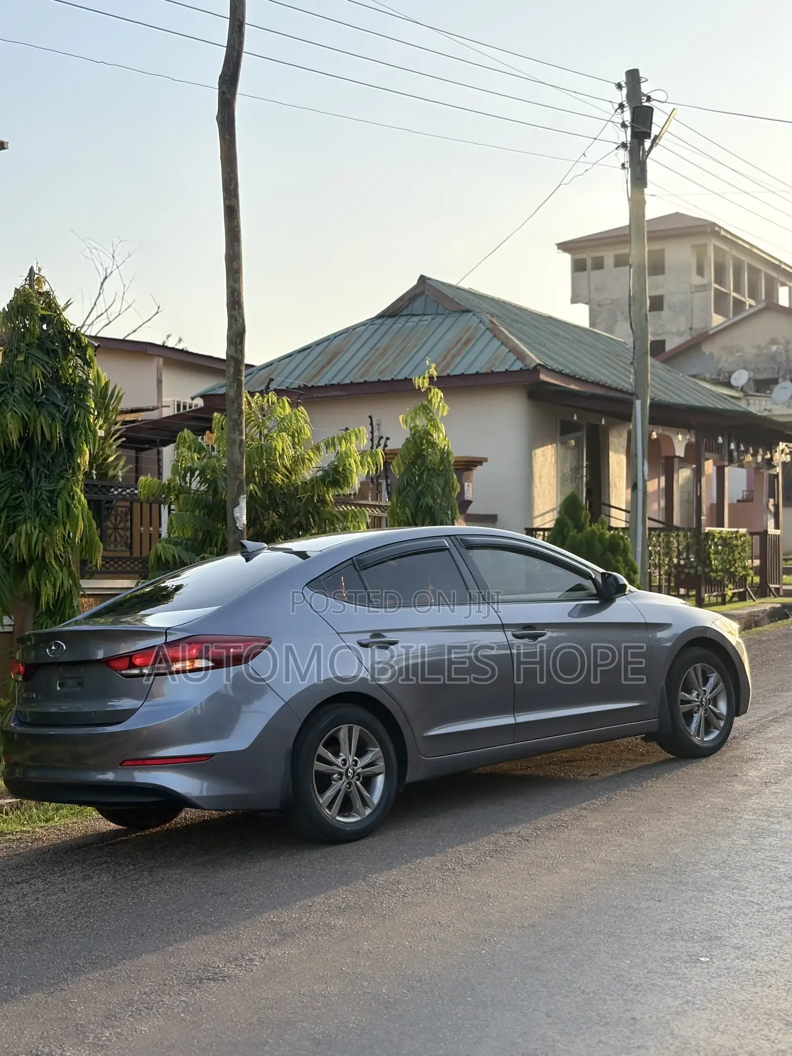 Hyundai Elantra SE Sedan FWD (2.0L 4cyl 6M) 2017 Gray