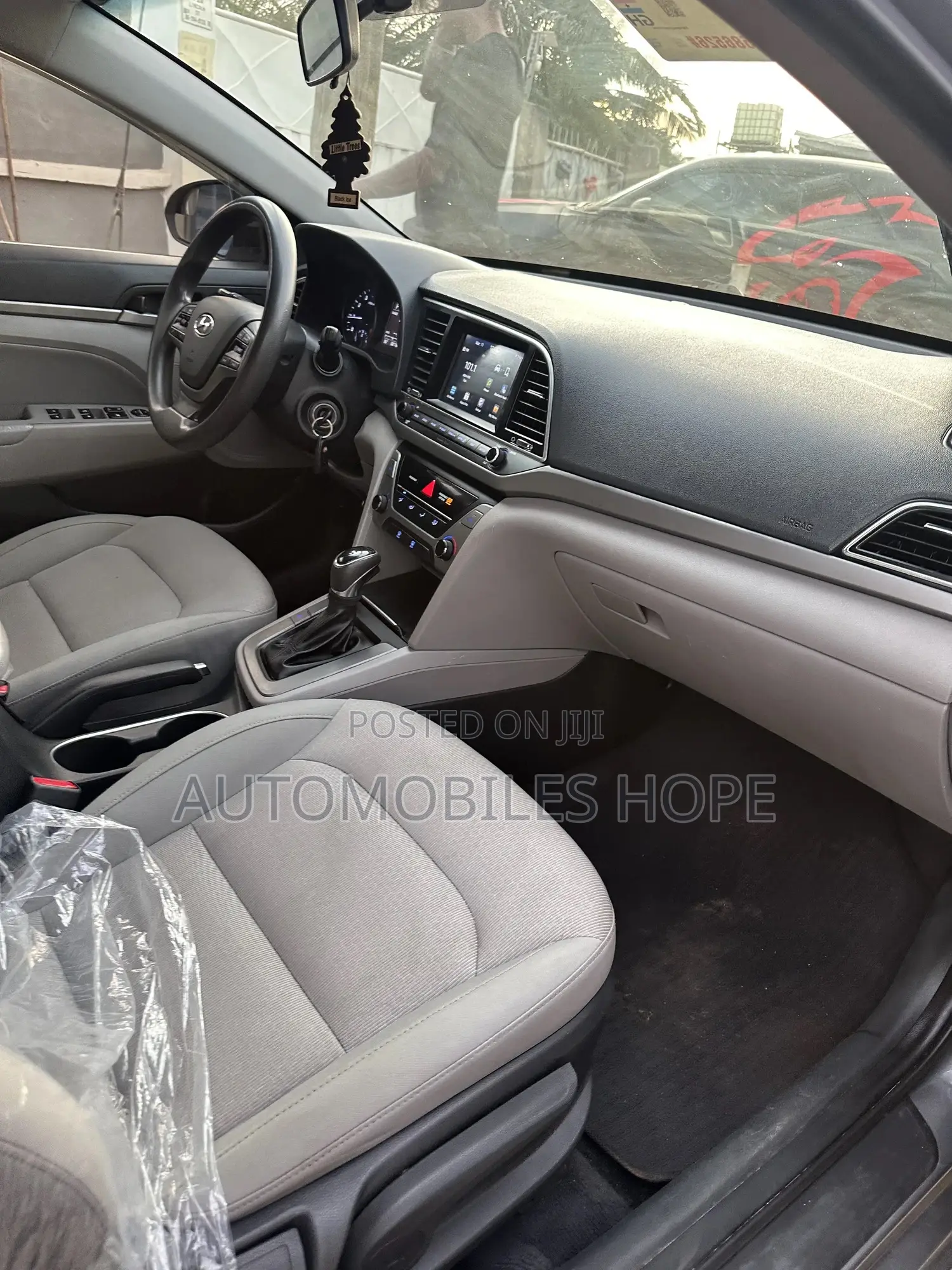 Hyundai Elantra SE Sedan FWD (2.0L 4cyl 6M) 2017 Gray