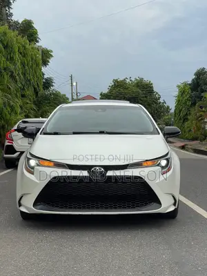 Toyota Corolla LE 2020 White
