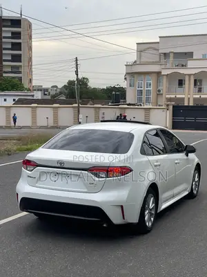 Toyota Corolla LE 2020 White