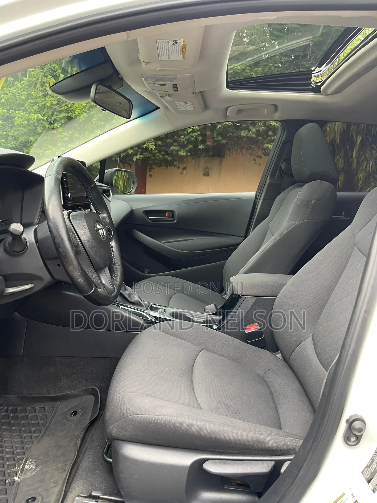 Toyota Corolla LE 2020 White