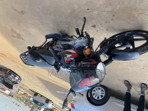 Bajaj Boxer 150 UG 2025
