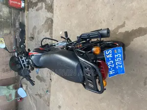 Bajaj Boxer 150 UG 2025