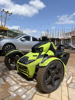 Can-Am 2019 Yellow