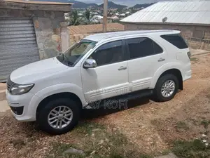 Toyota Fortuner 2.7 AWD 2012 White