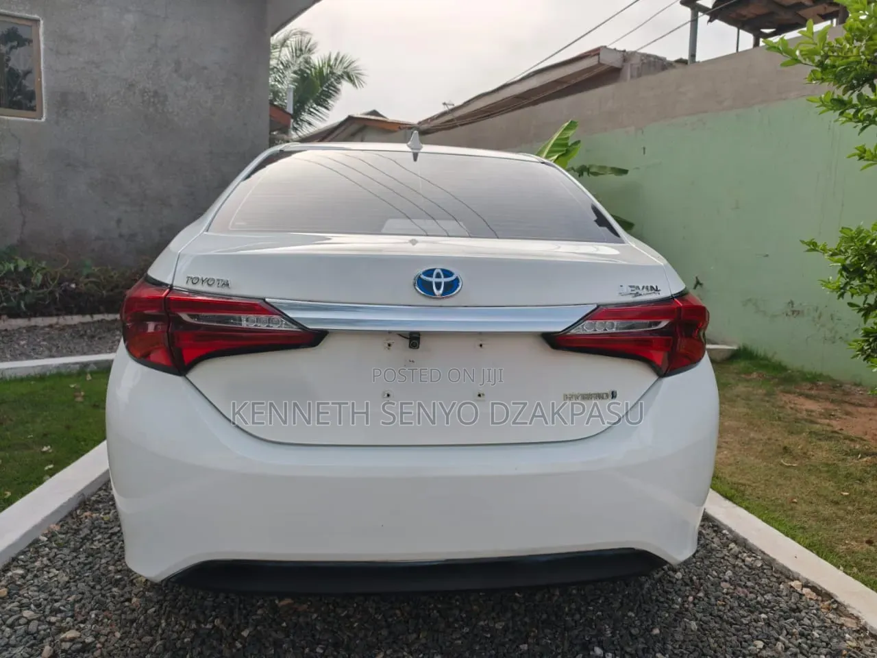 Toyota Corolla SE (1.8L 4cyl 2A) 2019 White