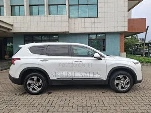 Hyundai Santa Fe SE 2023 White