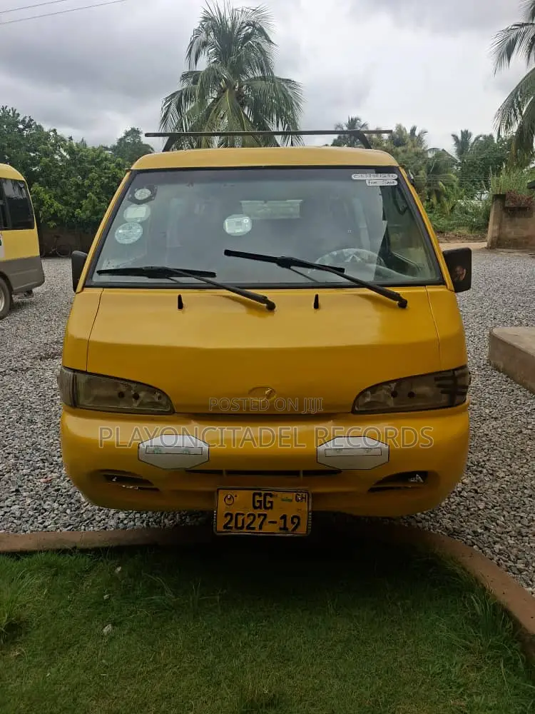 Hyundai H-100 1999 Yellow