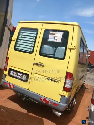Mercedes-Benz Sprinter 2010 Yellow
