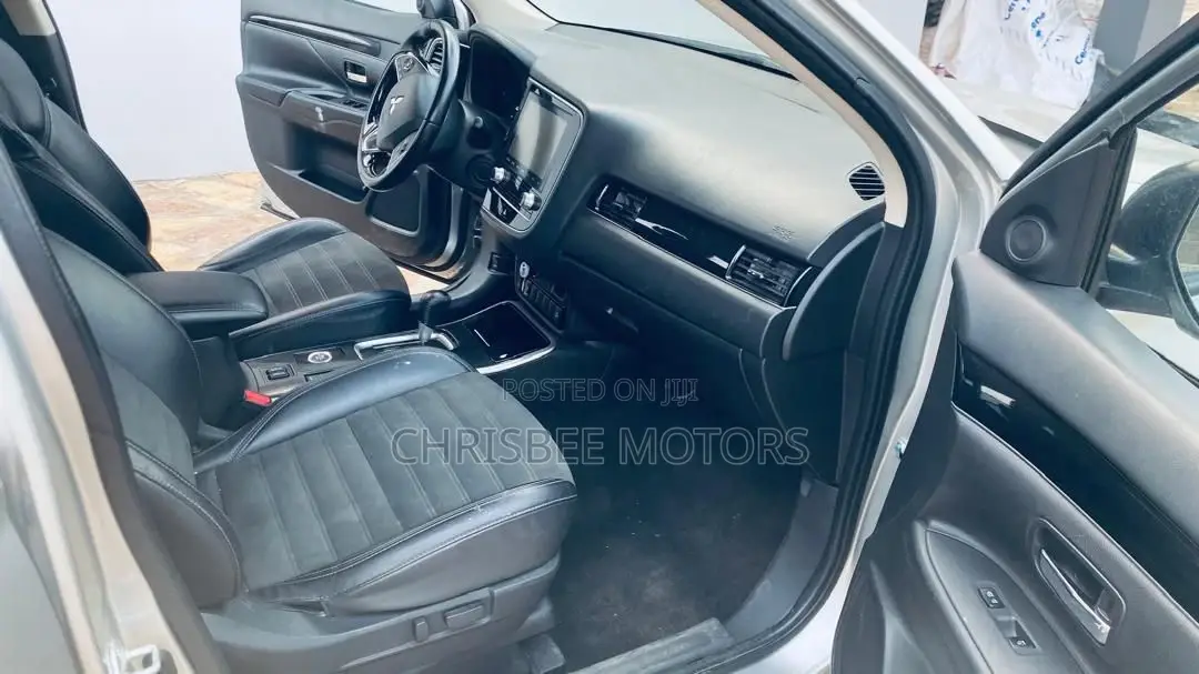 Mitsubishi Outlander 2.0 PHEV AWD 2020 Silver