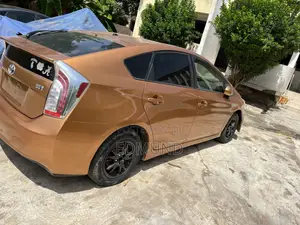 Toyota Prius Four 2013 Orange
