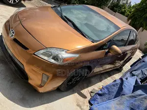 Toyota Prius Four 2013 Orange