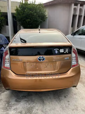 Toyota Prius Four 2013 Orange
