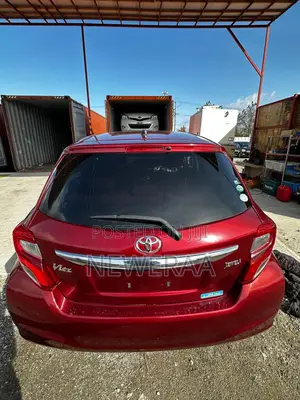 Toyota Vitz 1.3 FWD 5dr 2015 Maroon