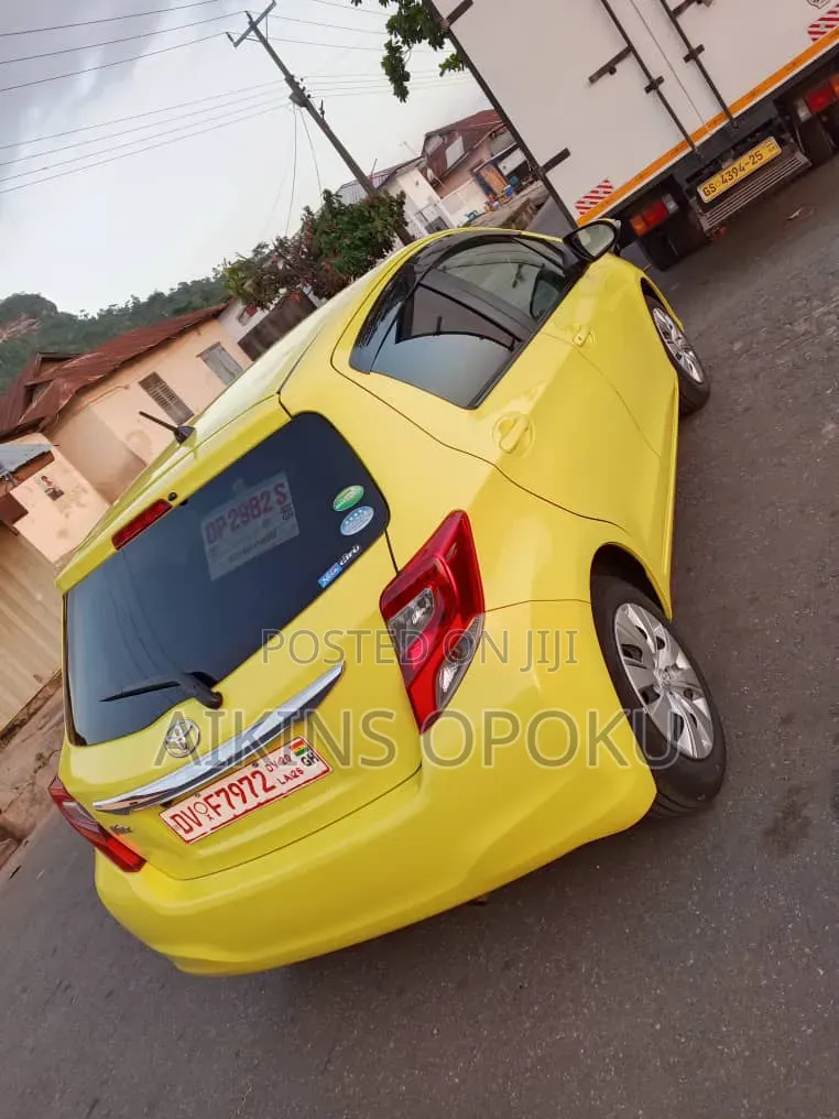 Toyota Vitz 2014 Yellow