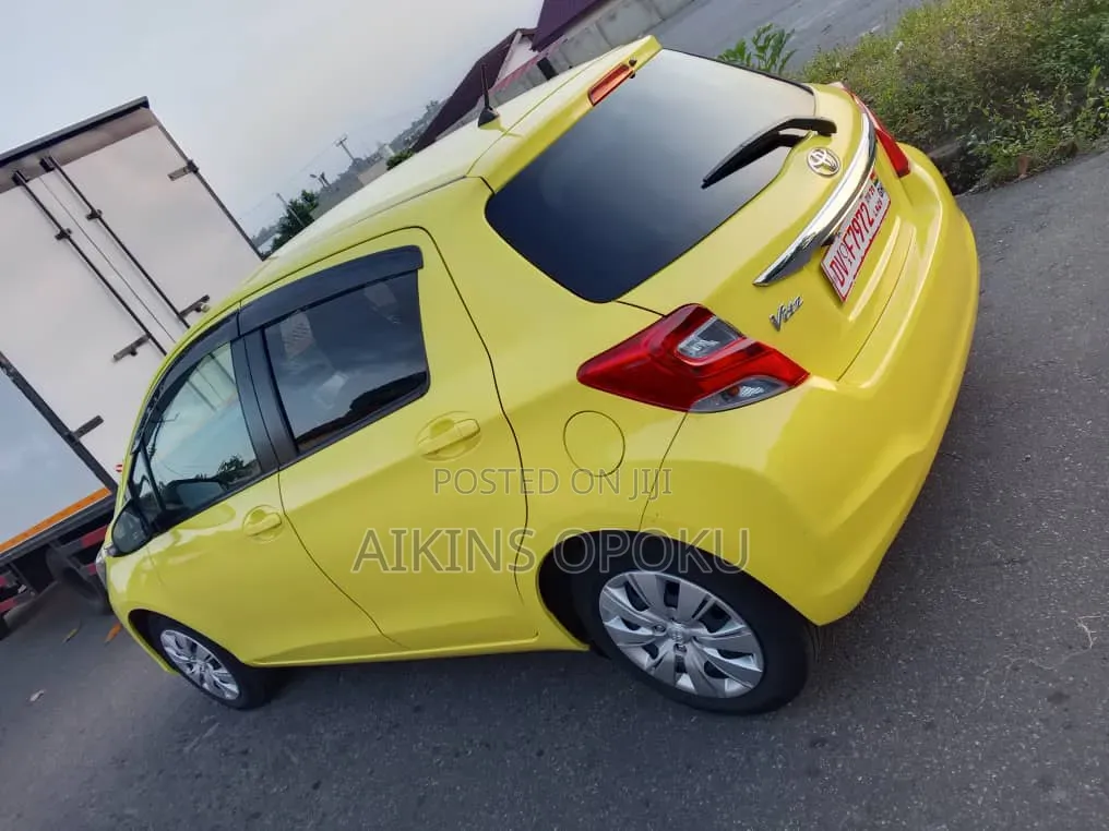 Toyota Vitz 2014 Yellow