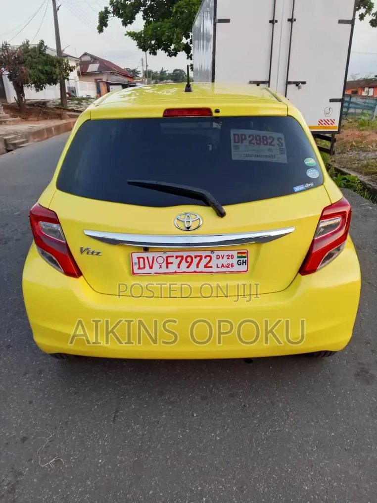 Toyota Vitz 2014 Yellow