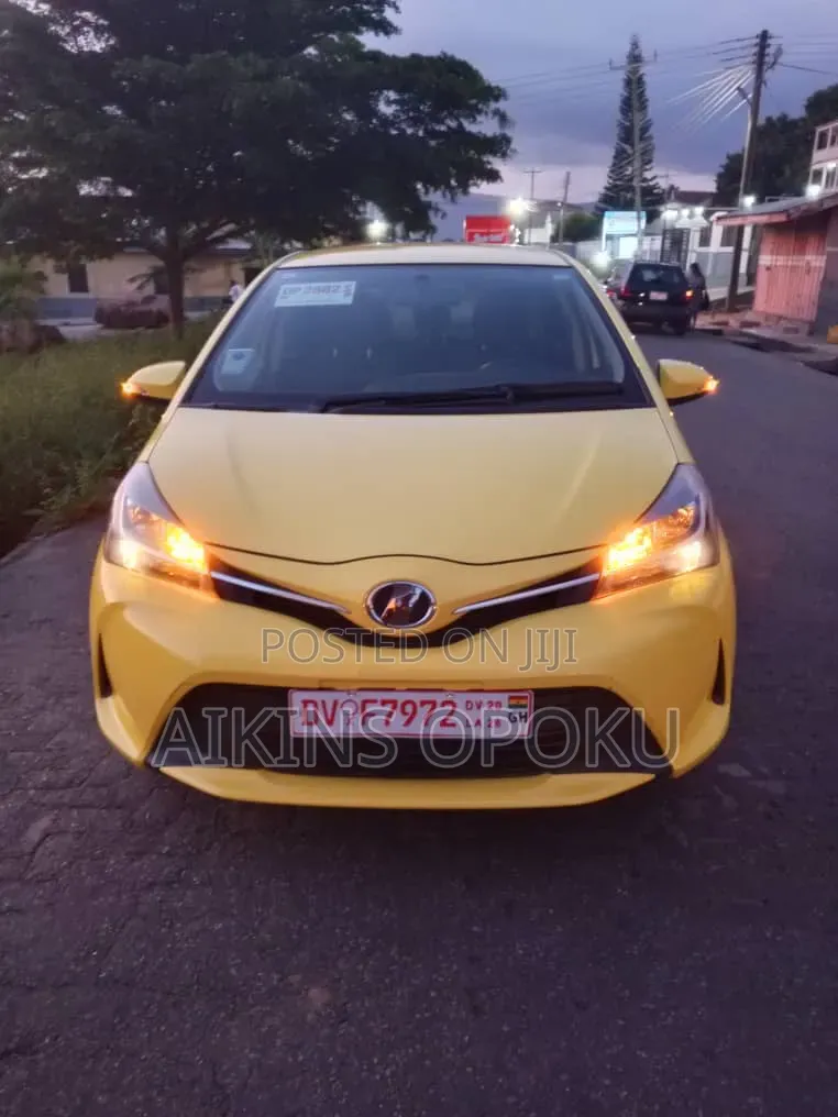 Toyota Vitz 2014 Yellow