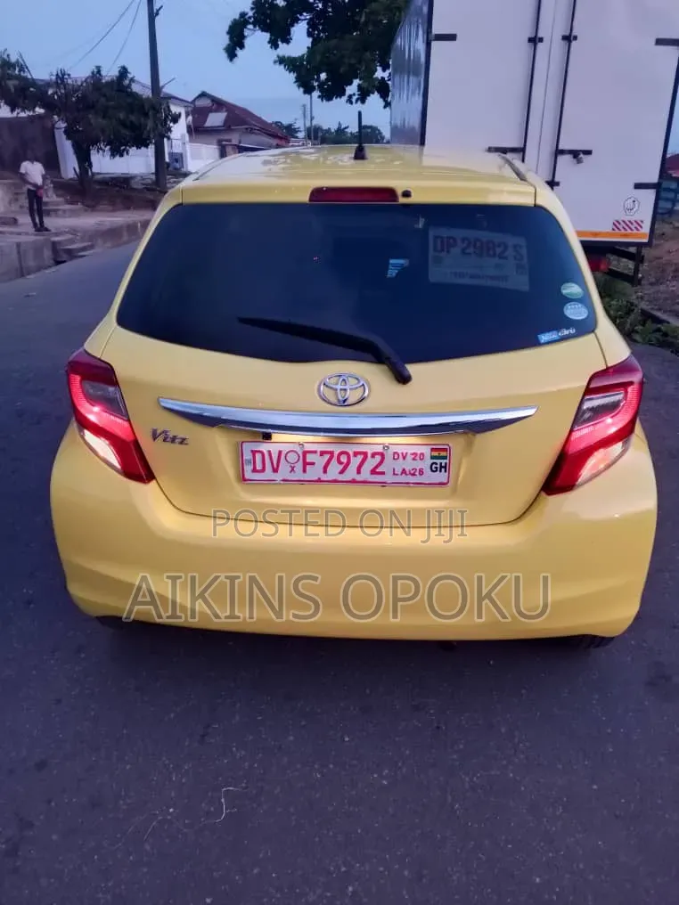 Toyota Vitz 2014 Yellow