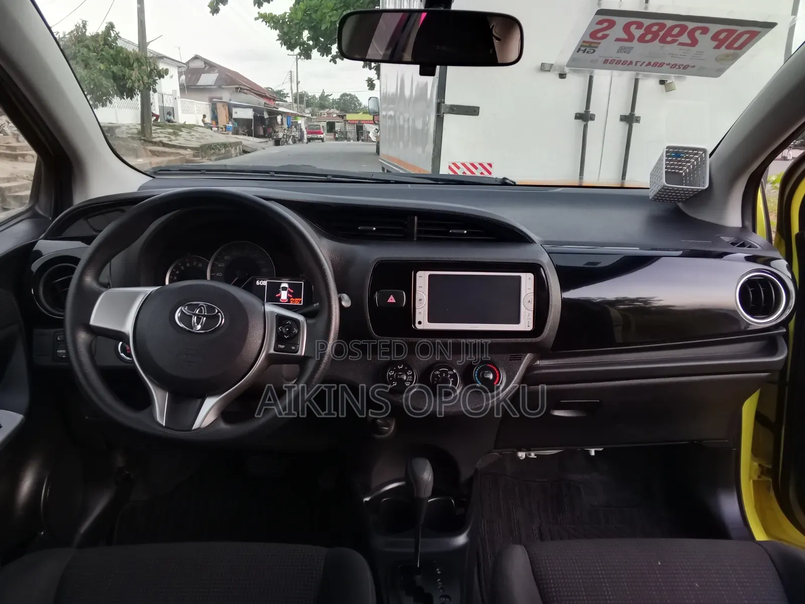Toyota Vitz 2014 Yellow