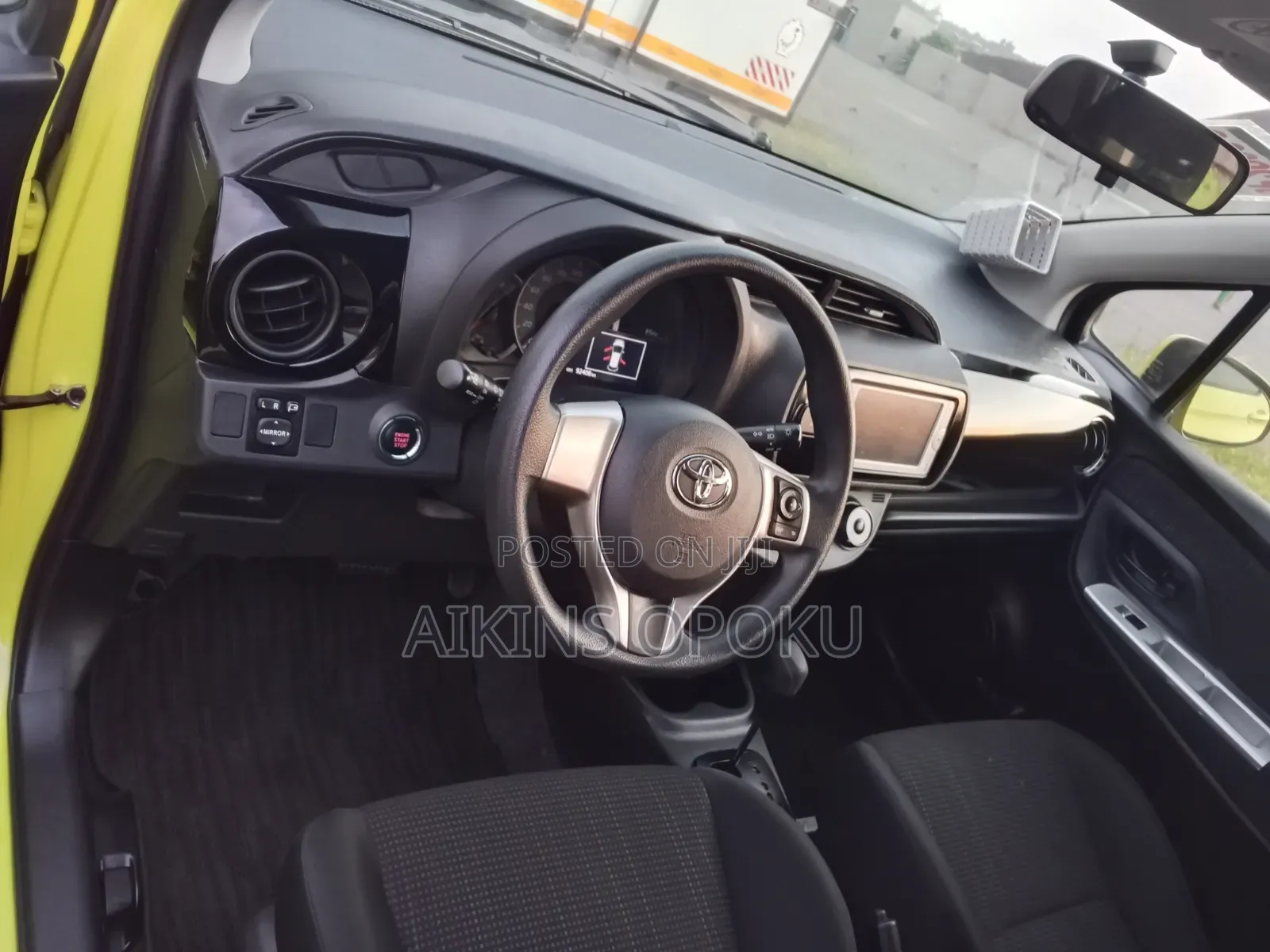 Toyota Vitz 2014 Yellow