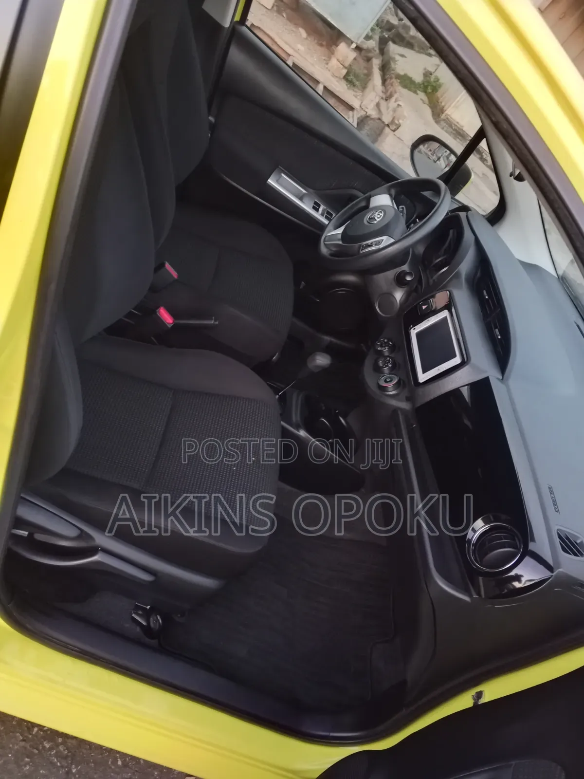 Toyota Vitz 2014 Yellow