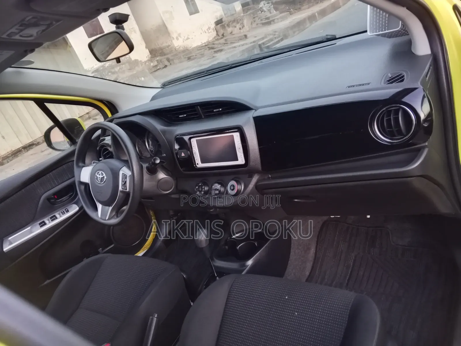 Toyota Vitz 2014 Yellow