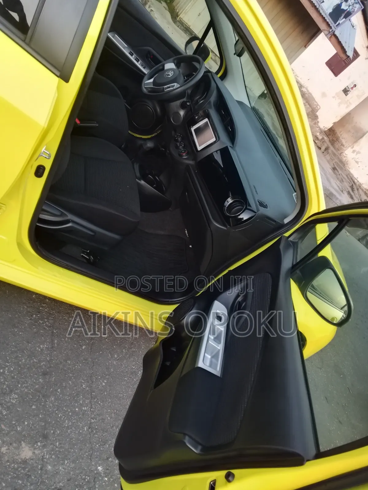 Toyota Vitz 2014 Yellow