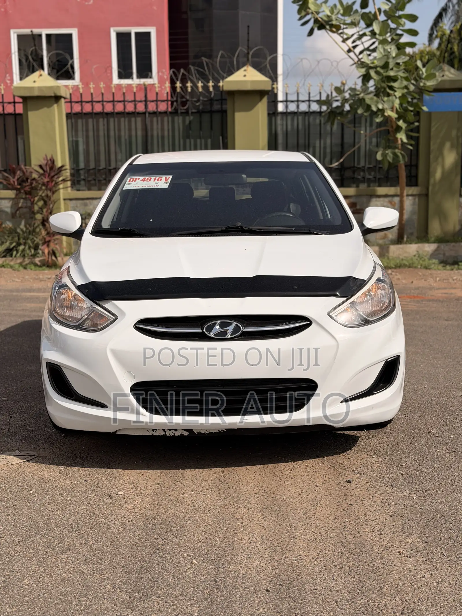 Hyundai Accent SE Hatchback 2017 White