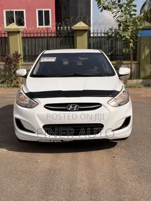 Hyundai Accent SE Hatchback 2017 White