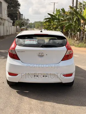 Hyundai Accent SE Hatchback 2017 White