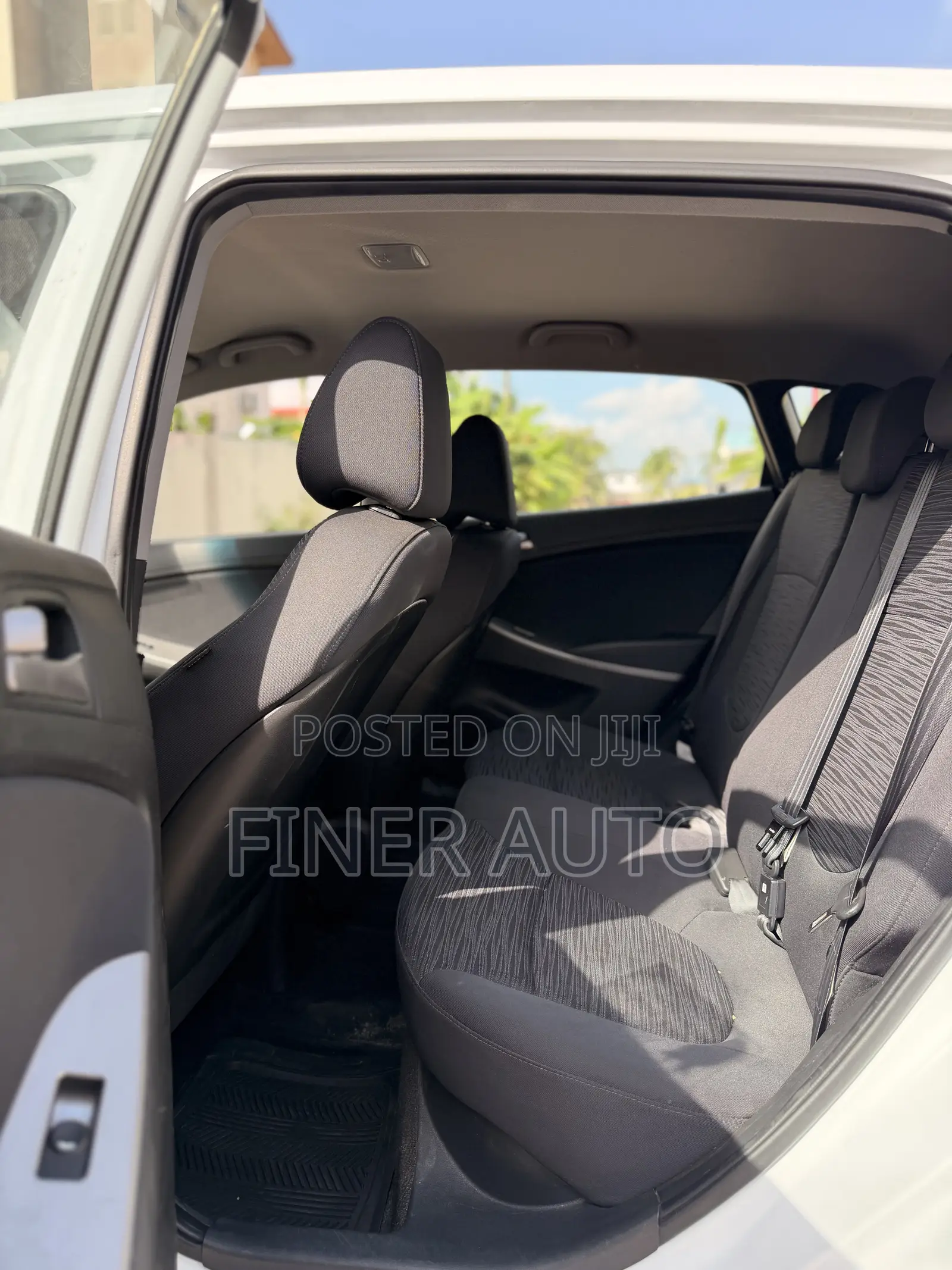 Hyundai Accent SE Hatchback 2017 White