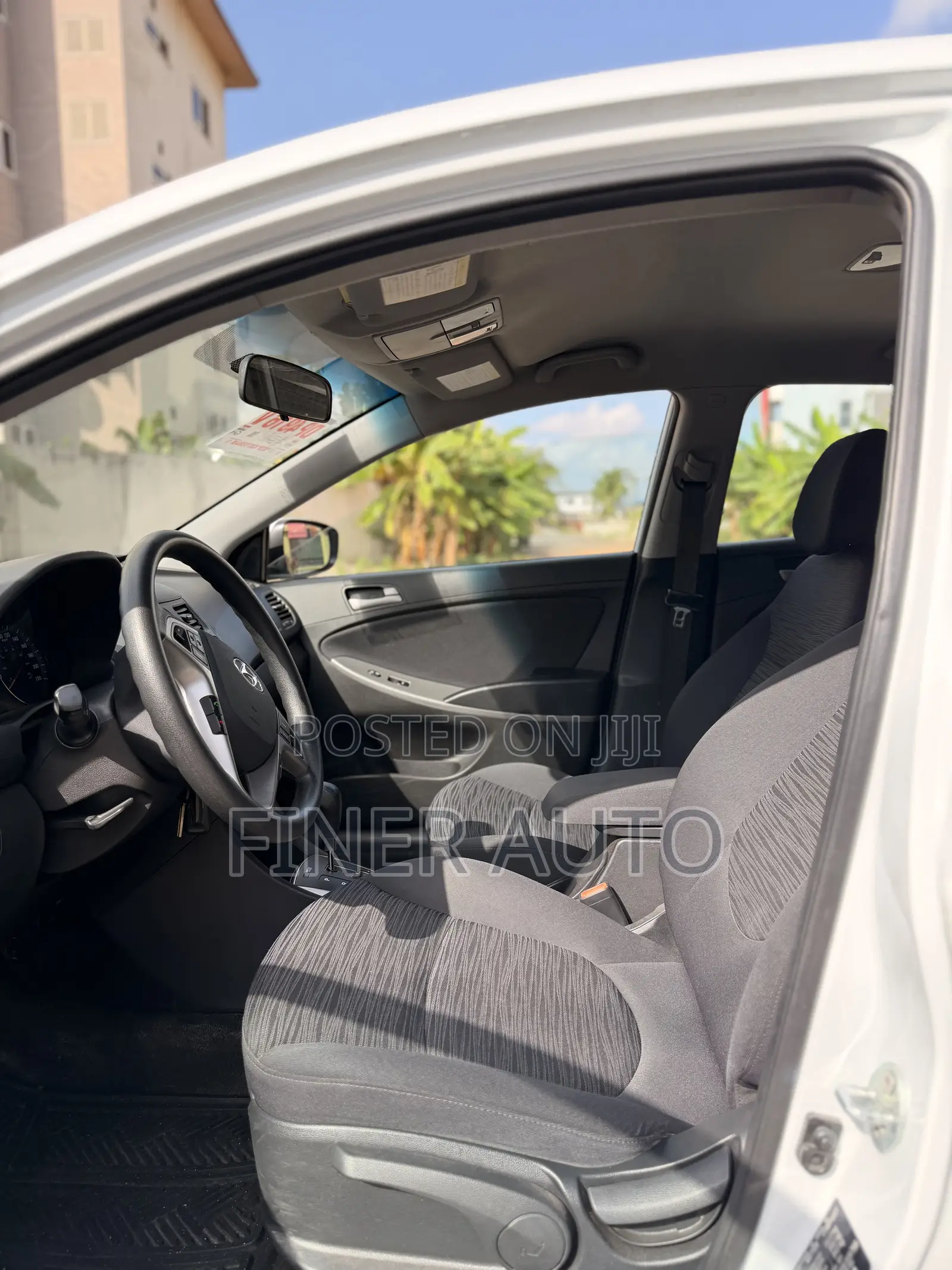 Hyundai Accent SE Hatchback 2017 White