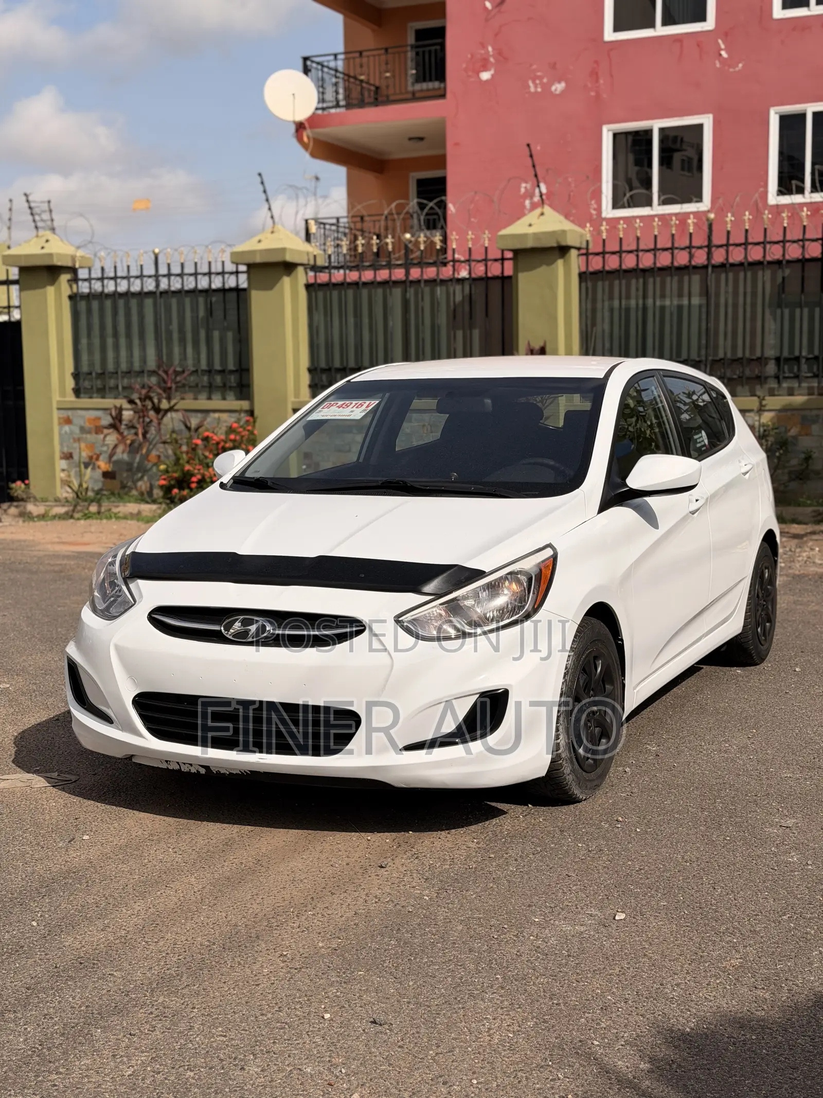 Hyundai Accent SE Hatchback 2017 White